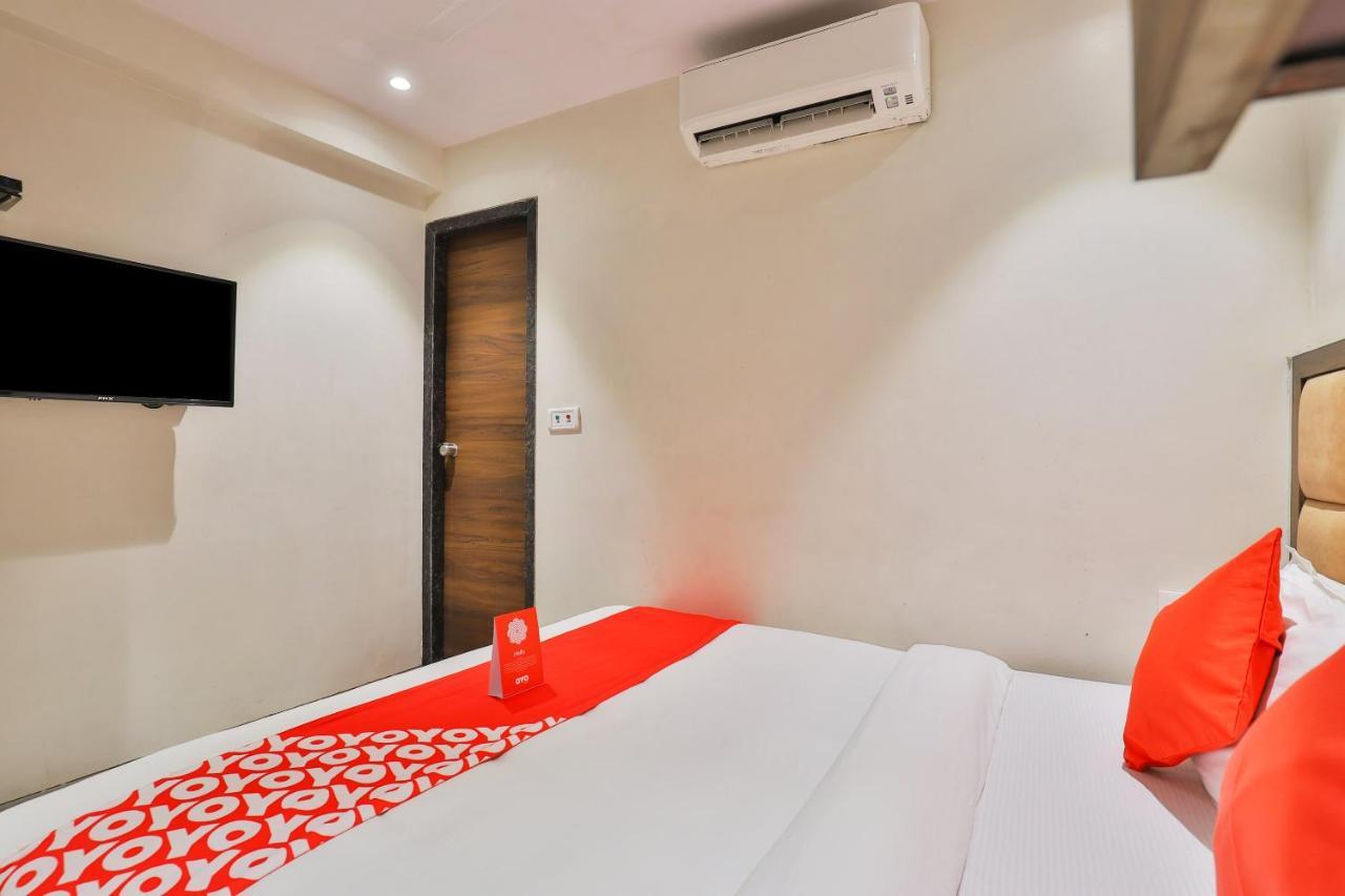 Oyo 1389 Hotel Relax Inn Surat Exterior photo