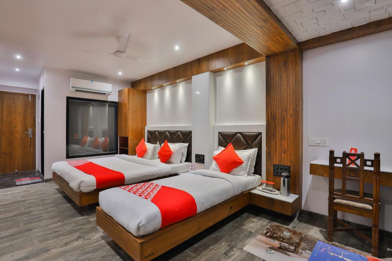 Oyo 1389 Hotel Relax Inn Surat Exterior photo