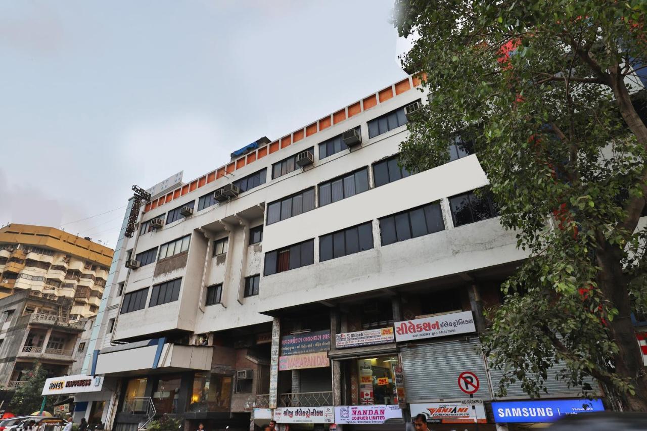 Oyo 1389 Hotel Relax Inn Surat Exterior photo